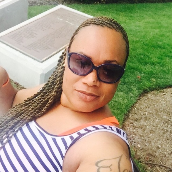 Profile Picture of Tamika Bodden (@poundcakendre) on Poshmark