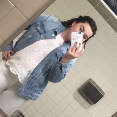 Profile Picture of  💜 LINDSEY DELANDE  💜 (@LindseyDelande) on Twitter