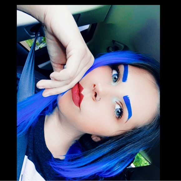 Profile Picture of Cassidy Reid (@cassidyryann96) on Poshmark