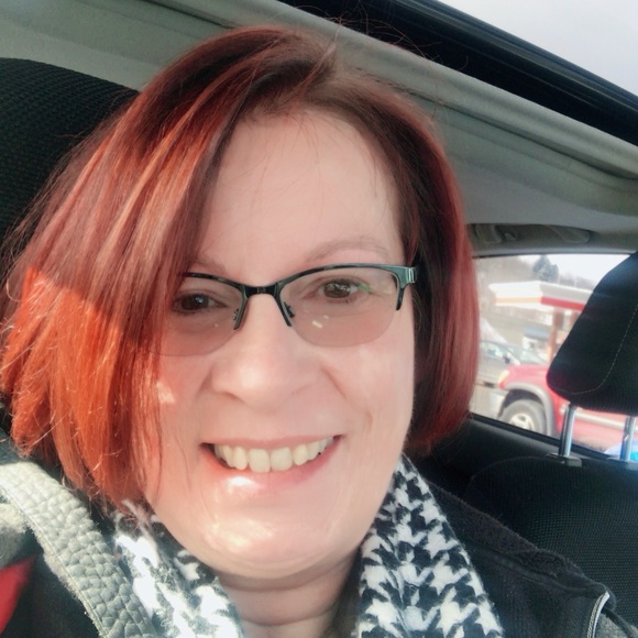 Profile Picture of Heidi Menendez (@heneme61) on Poshmark