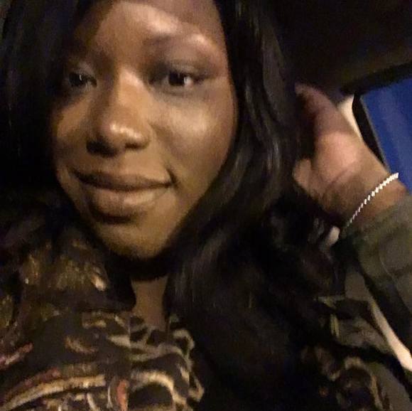 Profile Picture of Valinda Saunders (@valindasaunders) on Poshmark