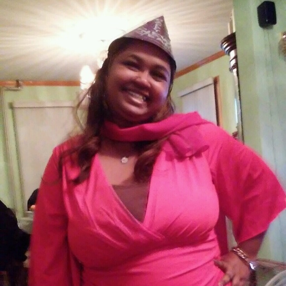 Profile Picture of Nadina Dindyal (@ndindyal) on Poshmark