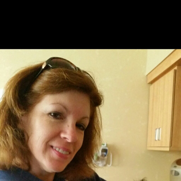Profile Picture of Sandy Glatch (@sglatch) on Poshmark
