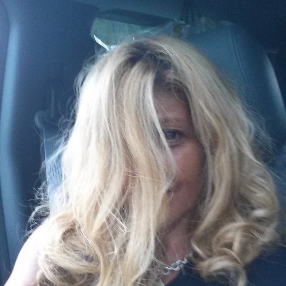 Profile Picture of Kim Loguidice (@kimlo64) on Poshmark