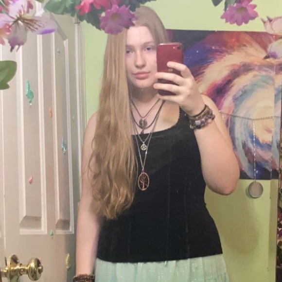 Profile Picture of Makena Cranor (@macblue622) on Poshmark