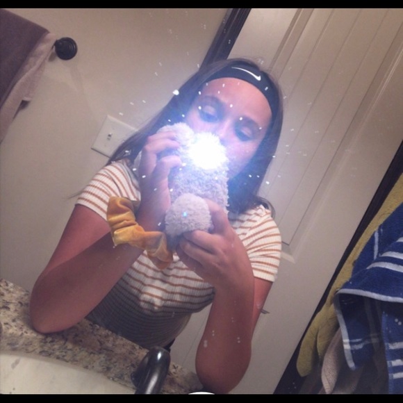 Profile Picture of Mia Cronenwett (@miacronenwett) on Poshmark