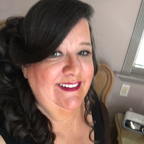 Profile Picture of Janet Mckenna (@jmckenna212) on Poshmark