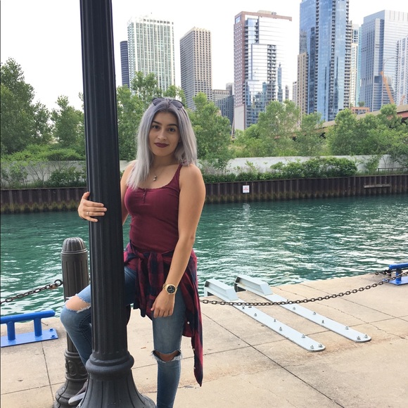Profile Picture of Stefanny Vargas (@stefannyv_) on Poshmark