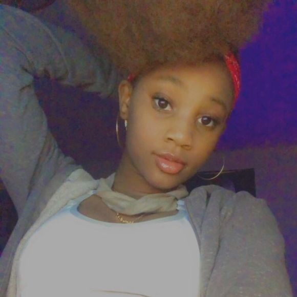 Profile Picture of Ivanna Sirmons (@datd0ll) on Poshmark