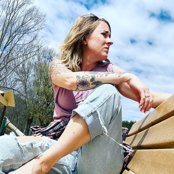 Profile Picture of Christine Waldecker (@cwaldecker) on Poshmark