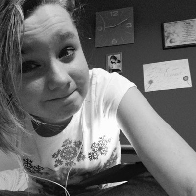 Profile Picture of Clare Colbert (@ClareColbert13) on Twitter