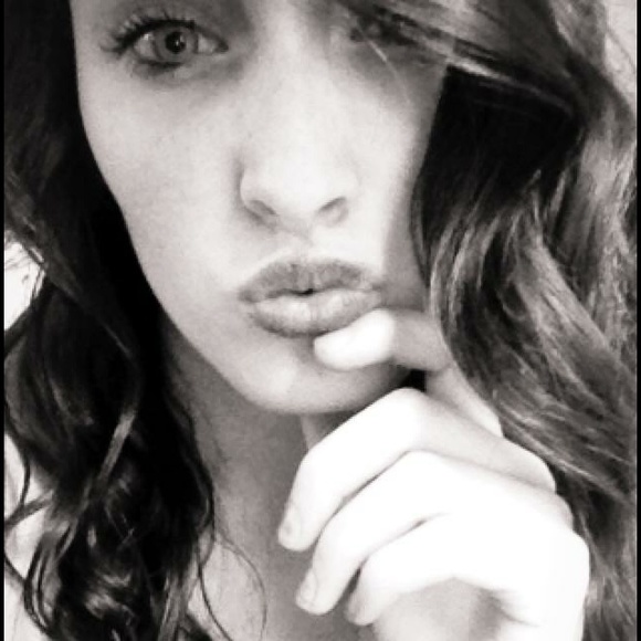 Profile Picture of Samantha Kefauver (@kefauver_sam) on Poshmark