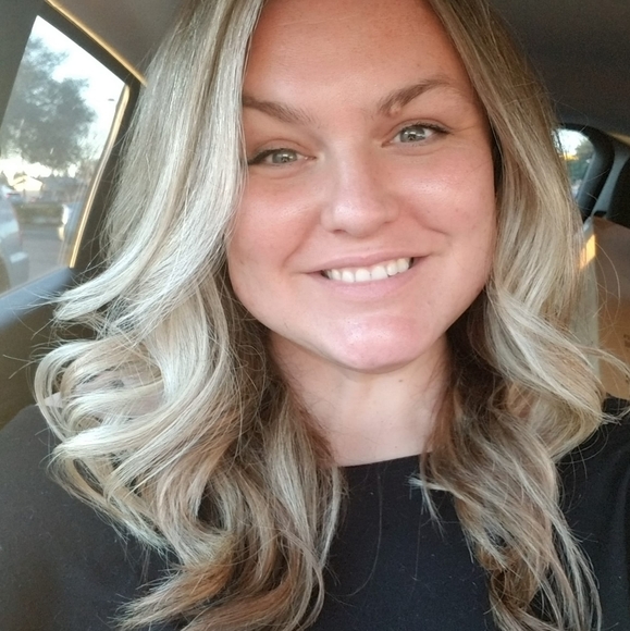 Profile Picture of Liz Gransee (@purrcollector) on Poshmark