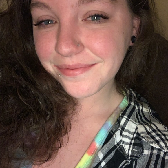 Profile Picture of Chelsea Coberley (@ccoberley94) on Poshmark