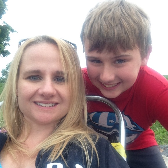 Profile Picture of Carolyn Meckes (@carolynmeckes) on Poshmark