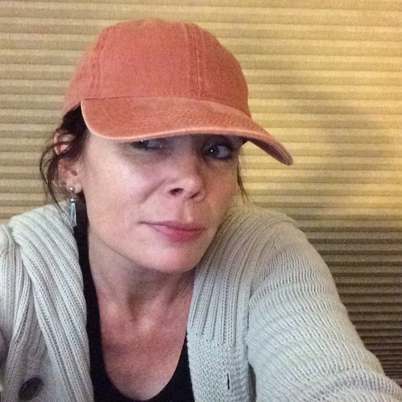 Profile Picture of Christine Pearce (@2kissagirl) on Poshmark