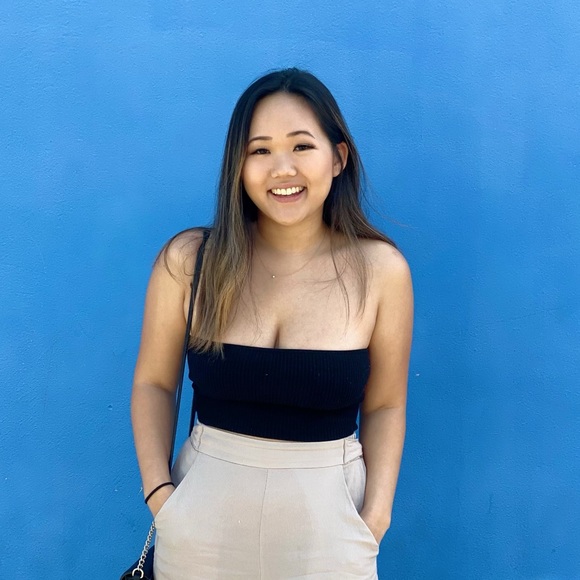 Profile Picture of Faith Chung (@faithec) on Poshmark