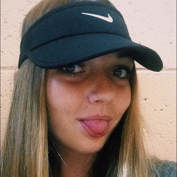 Mackenzie Collier - Poshmark Profile Picture of Mackenzie Collier (@radmackie) on Poshmark