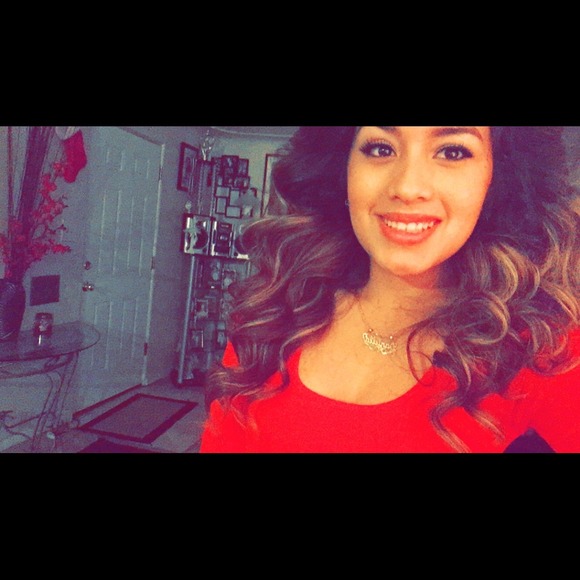 Profile Picture of Daniella Silva (@daniella_08) on Poshmark