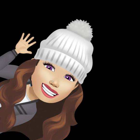 Profile Picture of Silvia Livick (@silvialivick) on Poshmark