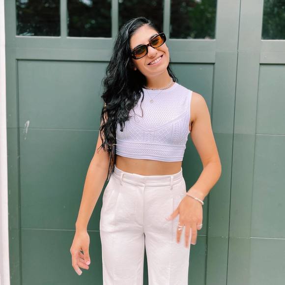 Profile Picture of Alex Roberti (@alex_roberti) on Poshmark