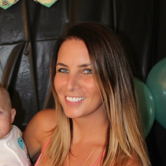 Profile Picture of Sarah Zaiser (@sarahz1020) on Poshmark