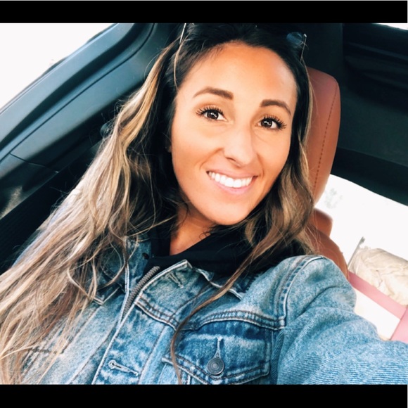 Profile Picture of Marissa Popolo (@mpopolo92) on Poshmark