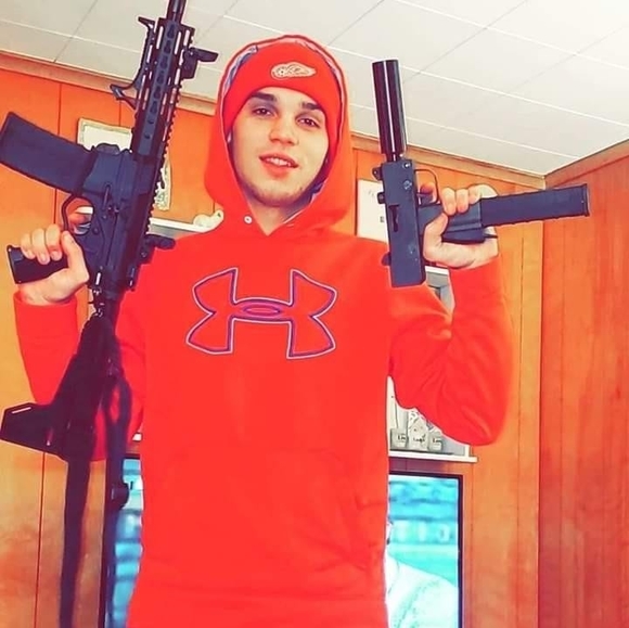 Profile Picture of Deontay Suszek (@deontaysuszek) on Poshmark