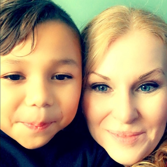 Profile Picture of Lisa Solano (@lisasolano317) on Poshmark