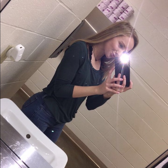 Profile Picture of Brittney Lafollette (@bri_lafollette) on Poshmark