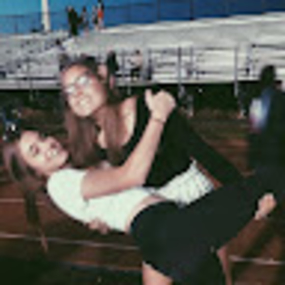 Profile Picture of Kelsierae Bellotti (@kelsierae__) on Poshmark