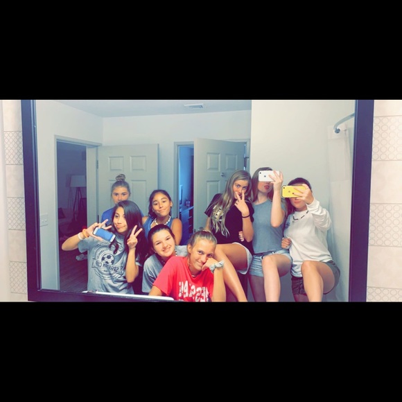 Profile Picture of Alyssa Latsha (@alyssalatsha) on Poshmark