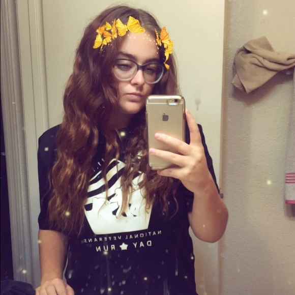 Profile Picture of Savannah Hayes (@savannahhayes) on Poshmark