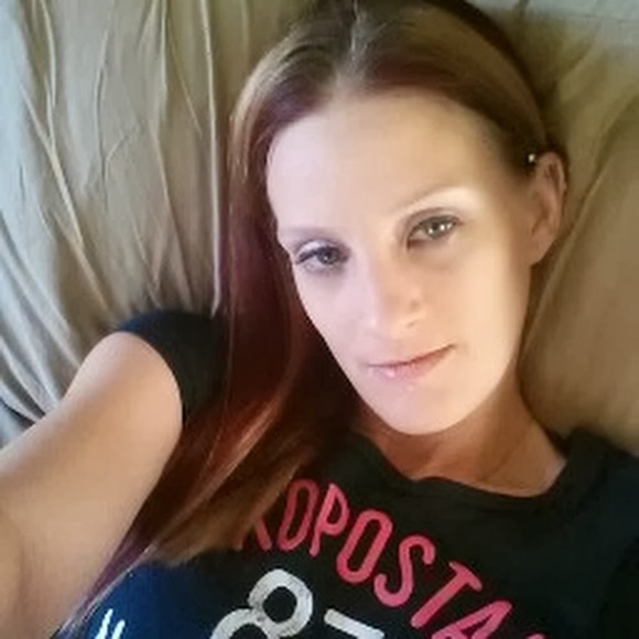 Profile Picture of Kim Gary (@brokenangel81) on Poshmark