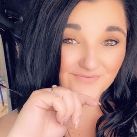 Profile Picture of Danielle Bouchard (@dleebouchard) on Pinterest