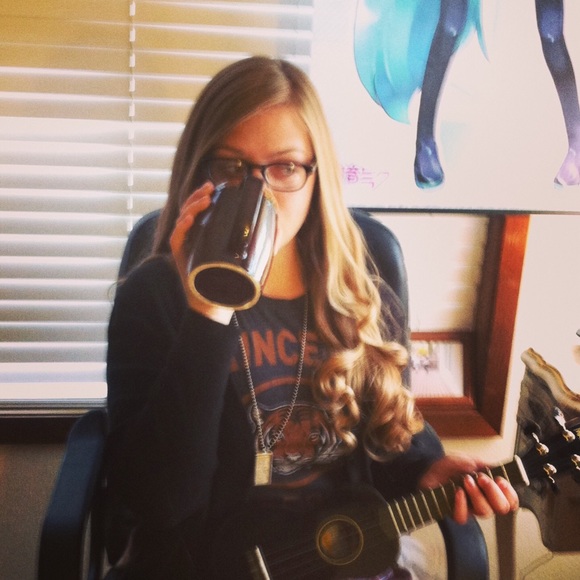 Profile Picture of Bella Schwietert (@sarcasmisbetter) on Poshmark