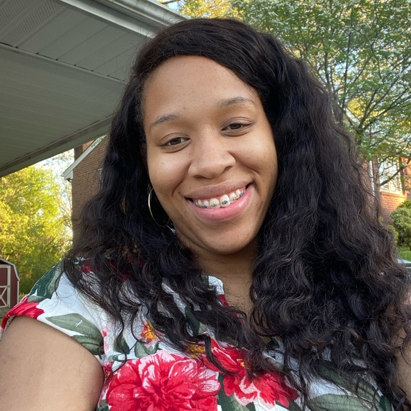 Profile Picture of Gabrielle Scott (@gabriellesco725) on Poshmark