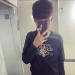 Profile Picture of Arich RiChard (@hdheienhdh) on Facebook