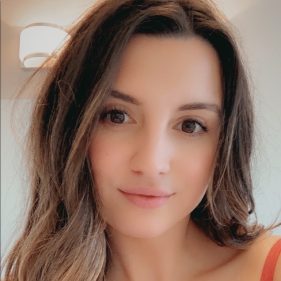 Profile Picture of Arta Odza (@artaodza_) on Poshmark