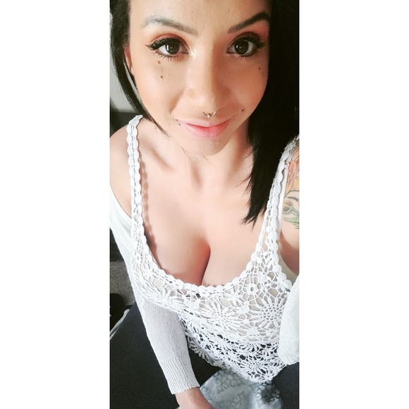 Profile Picture of April Bonaccorsi (@aprilbonaccorsi) on Poshmark