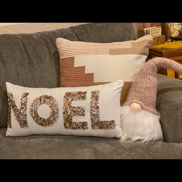 Profile Picture of Erin moore Moore (@em042404) on Poshmark