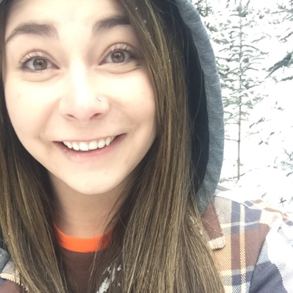 Profile Picture of Bailey Stephens (@baileycheyenne1) on Poshmark