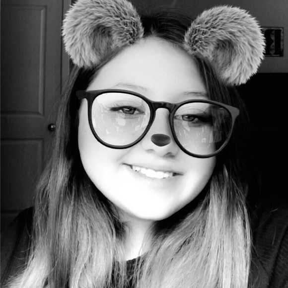 Profile Picture of Shiloh Diestler (@shilohdiestler) on Poshmark