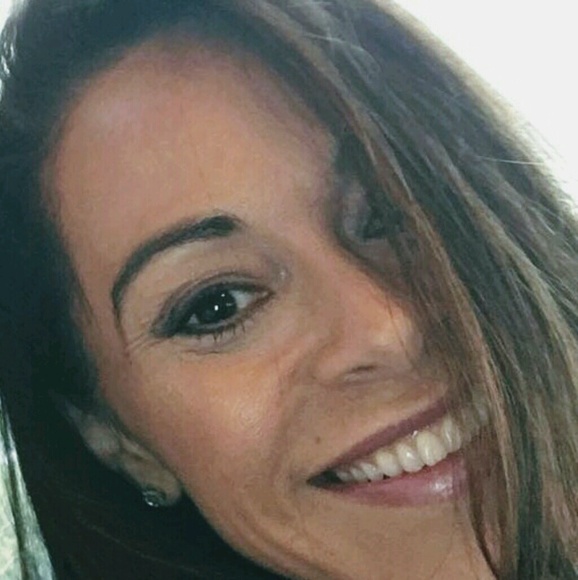 Profile Picture of Simone Ribeiro (@s_ribeiro) on Poshmark