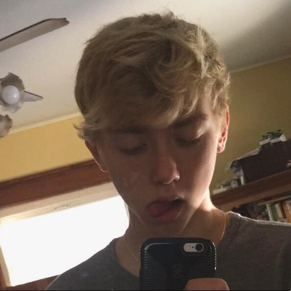 Profile Picture of Kerik Sharp (@kerik33) on Poshmark
