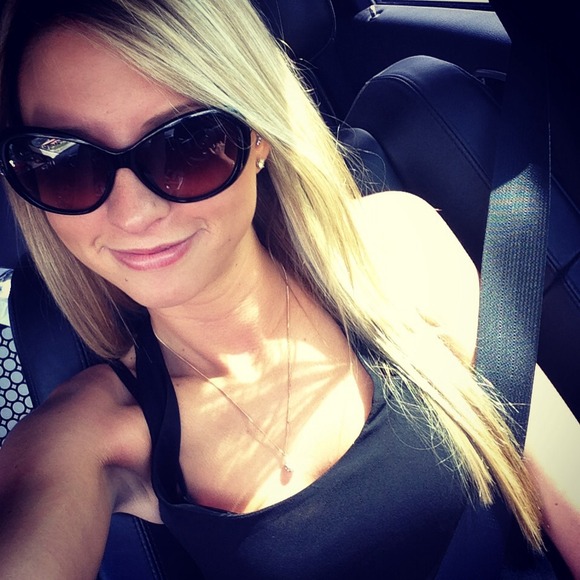 Stephy Fioretti - Poshmark Profile Picture of Stephy Fioretti (@sfioretti) on Poshmark