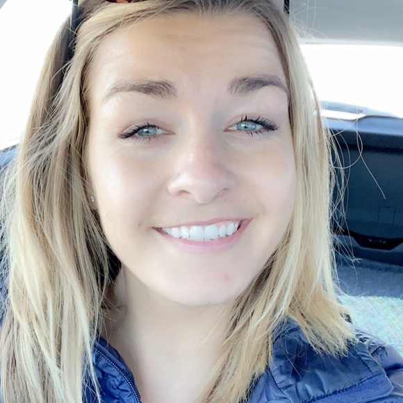 Profile Picture of Amy Gensmer (@gensmeramy) on Poshmark