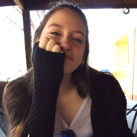 Profile Picture of Hallie Schukai (@halliegraces) on Poshmark