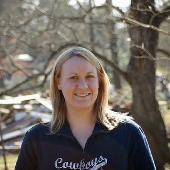 Profile Picture of Tina Almond (@tinaalmond79) on Poshmark