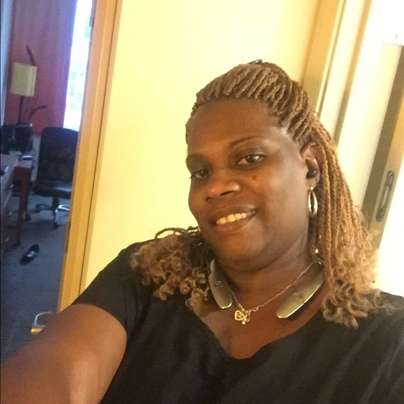 Profile Picture of Selethia Cheeley (@ladycece47) on Poshmark